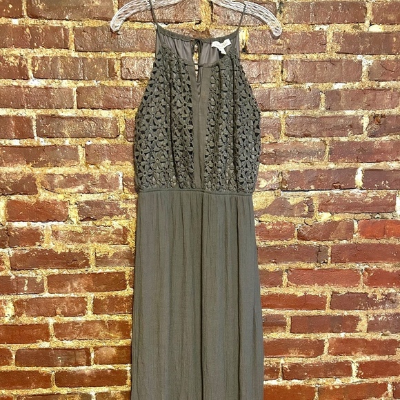 CLOTH & PEOPLE Olive Green Halter Eyelet Lace Bodice. Front Slit Crepe Maxi MED - Picture 2 of 13